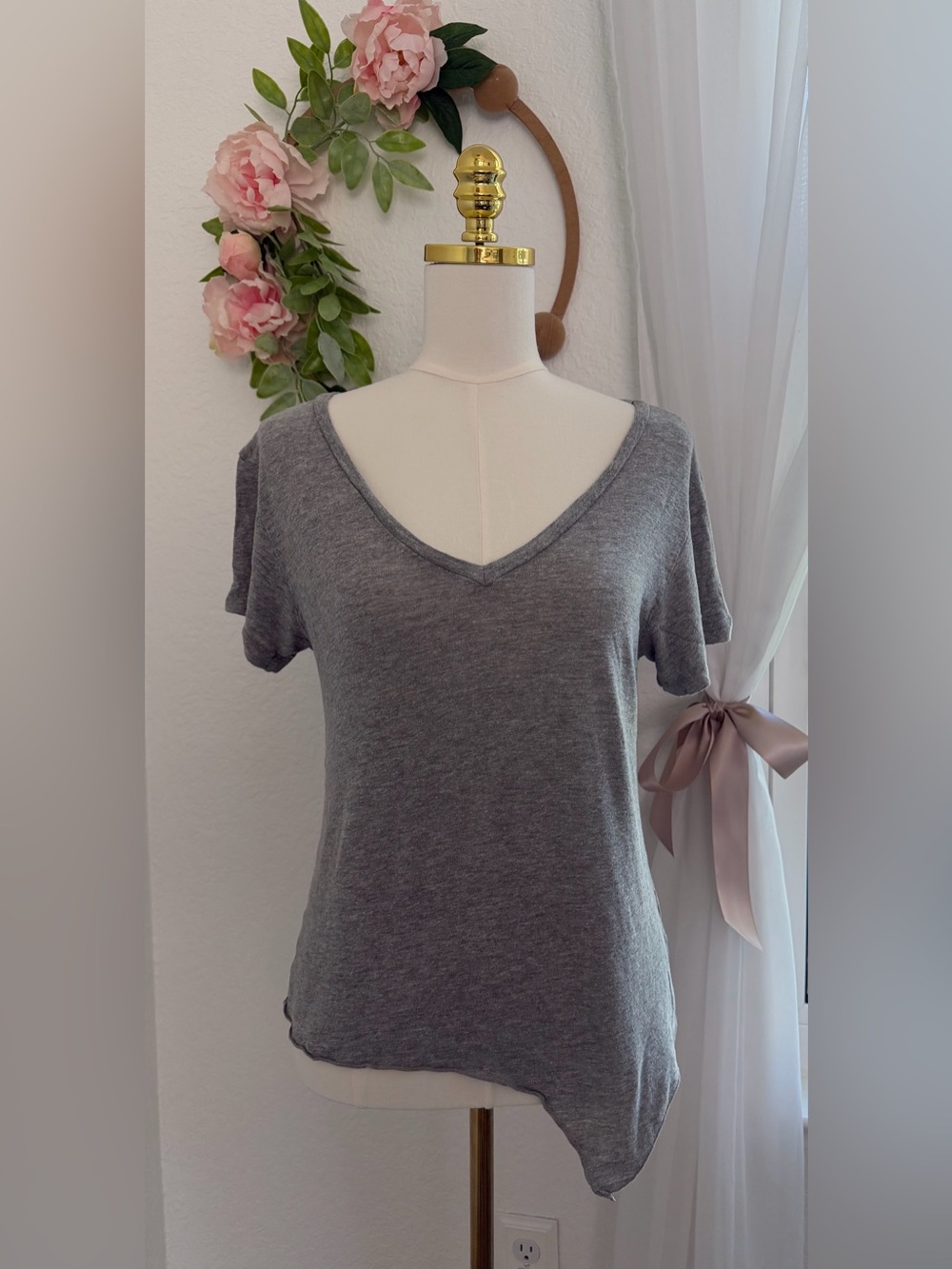 LNA $148 Linen Blend Grey Raw Hem V-Neck Short Sleeve T-Shirt Size XS NEW